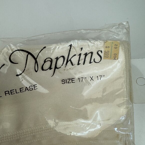 Vtg Bardwil Linens Pack of 4 Cloth Dinner Napkins 17inchx17 inch Off White Cream - Picture 7 of 12
